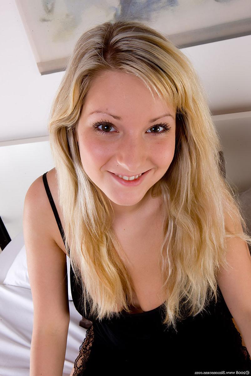 16P Flexible busty blonde having a blast with her own pussy