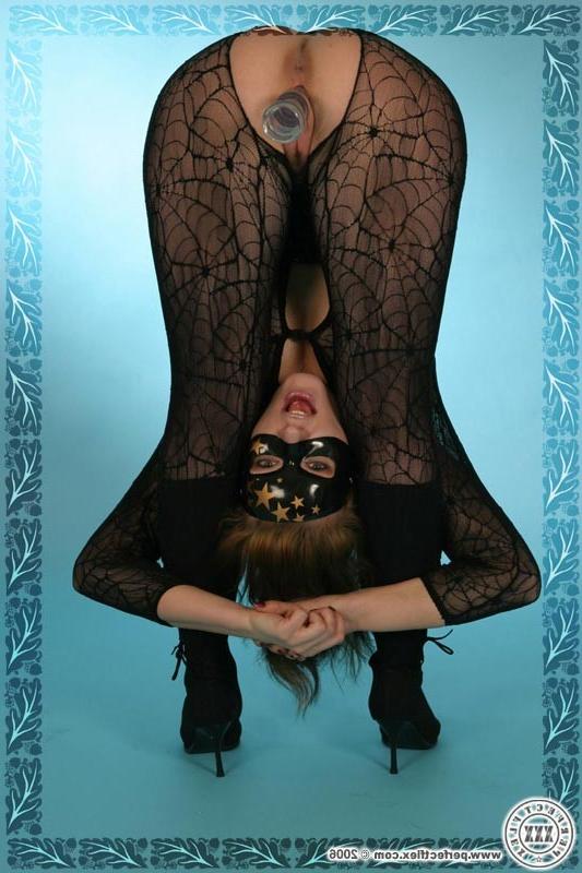 17P Flexy babe stuffing her ass and pussy with thick dildo