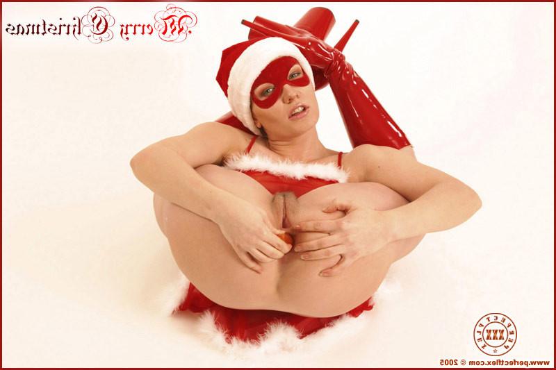 17P Horny flexible babe dildoing herself in weird positions