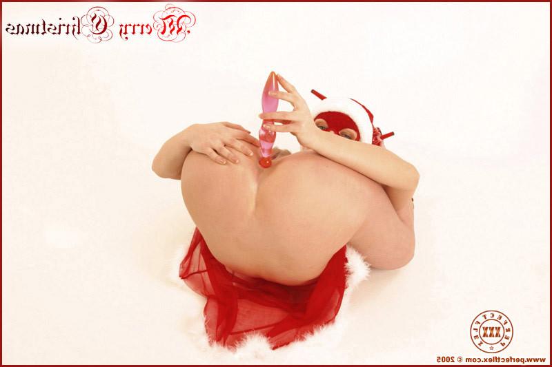 17P Horny flexible babe dildoing herself in weird positions