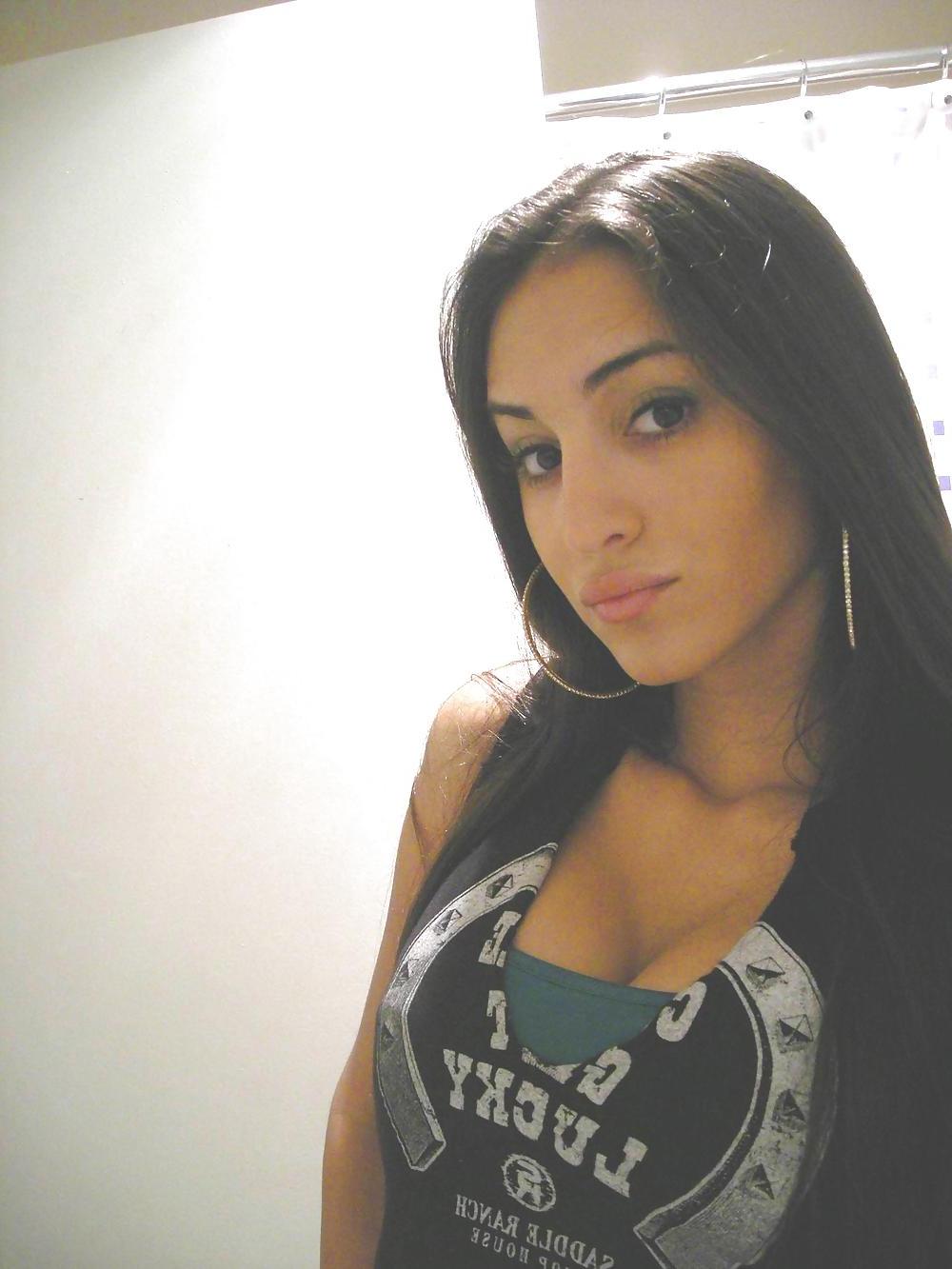 25P BUSTY AMATEUR XII