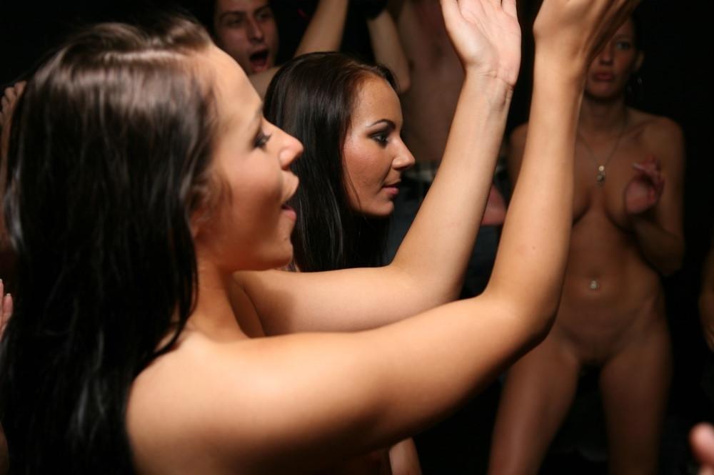 16P A horde of hot horny dykes licking pussy at public lesbian orgy