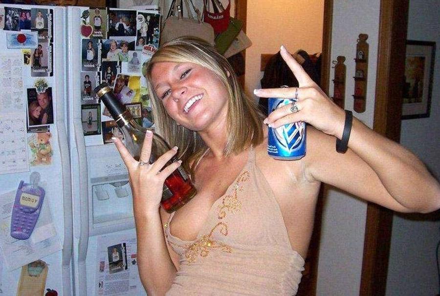 15P Drunk College Babes Exposing Awesome Breasts