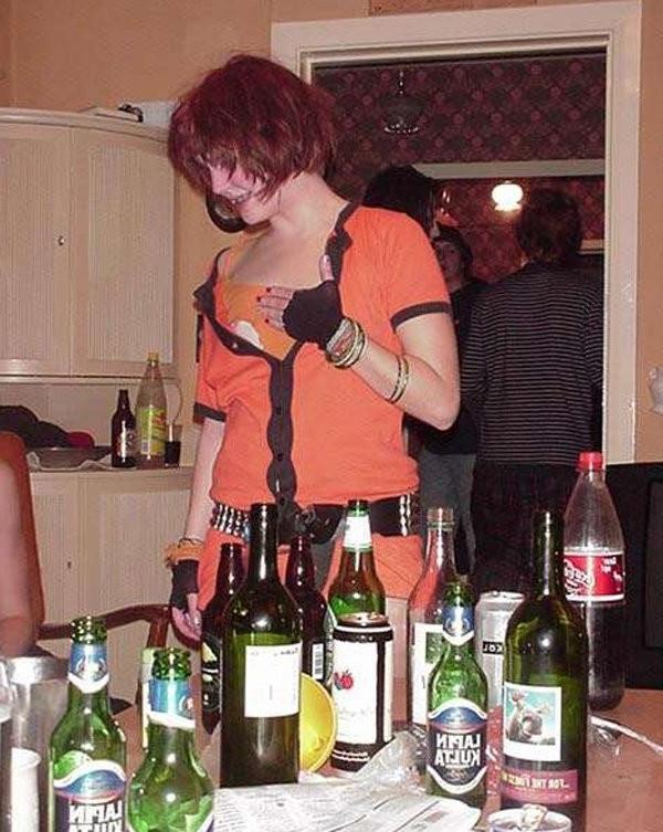 15P Wild Drunk College Coeds Party And Flash Boobs