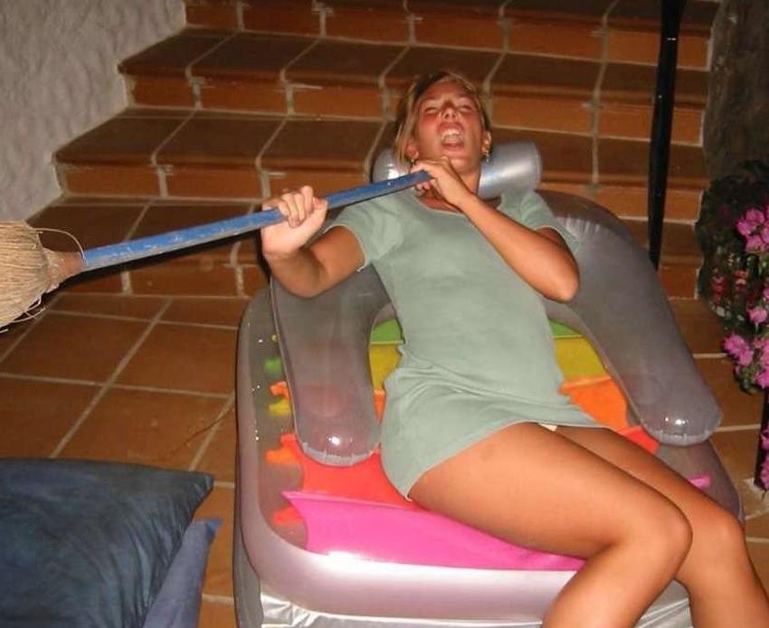 15P Wild Drunk College Coeds Party And Flash Boobs