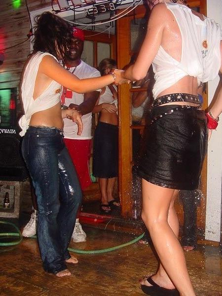 15P Pics of hot babes dancing in a wet t-shirt contest
