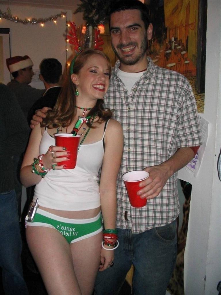 15P Drunk College Chicks Flashing And Kissing Totally Wasted