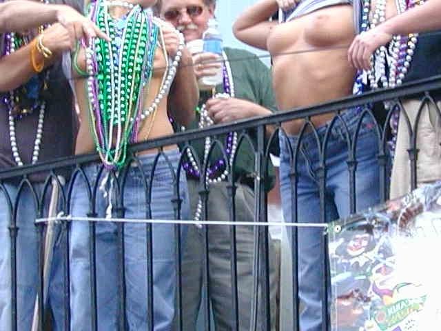 15P Drunk College Chicks Flashing And Kissing Totally Wasted
