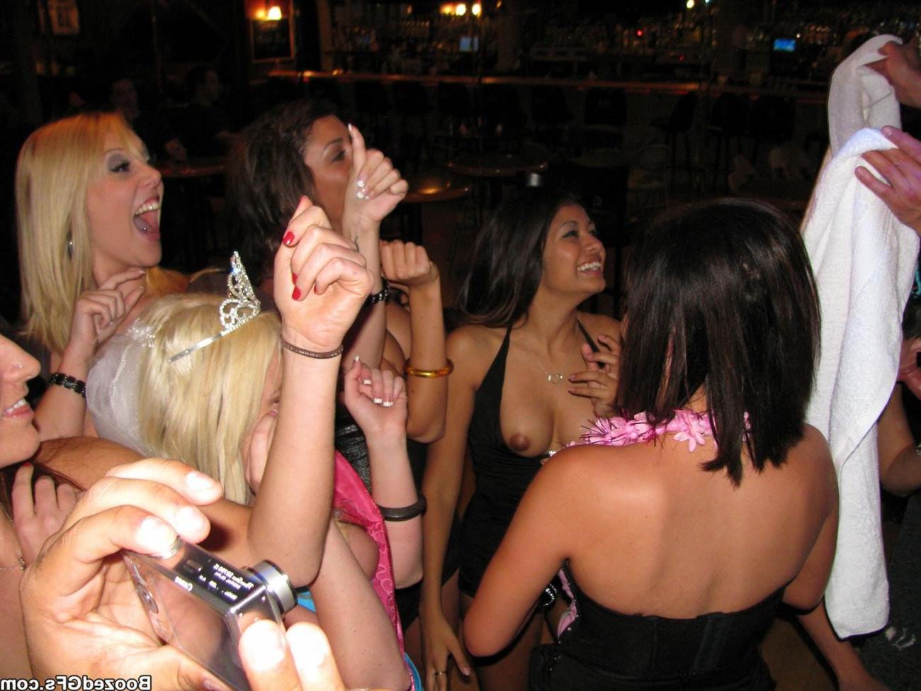 16P Horny male strippers with big cocks screwing chicks on party