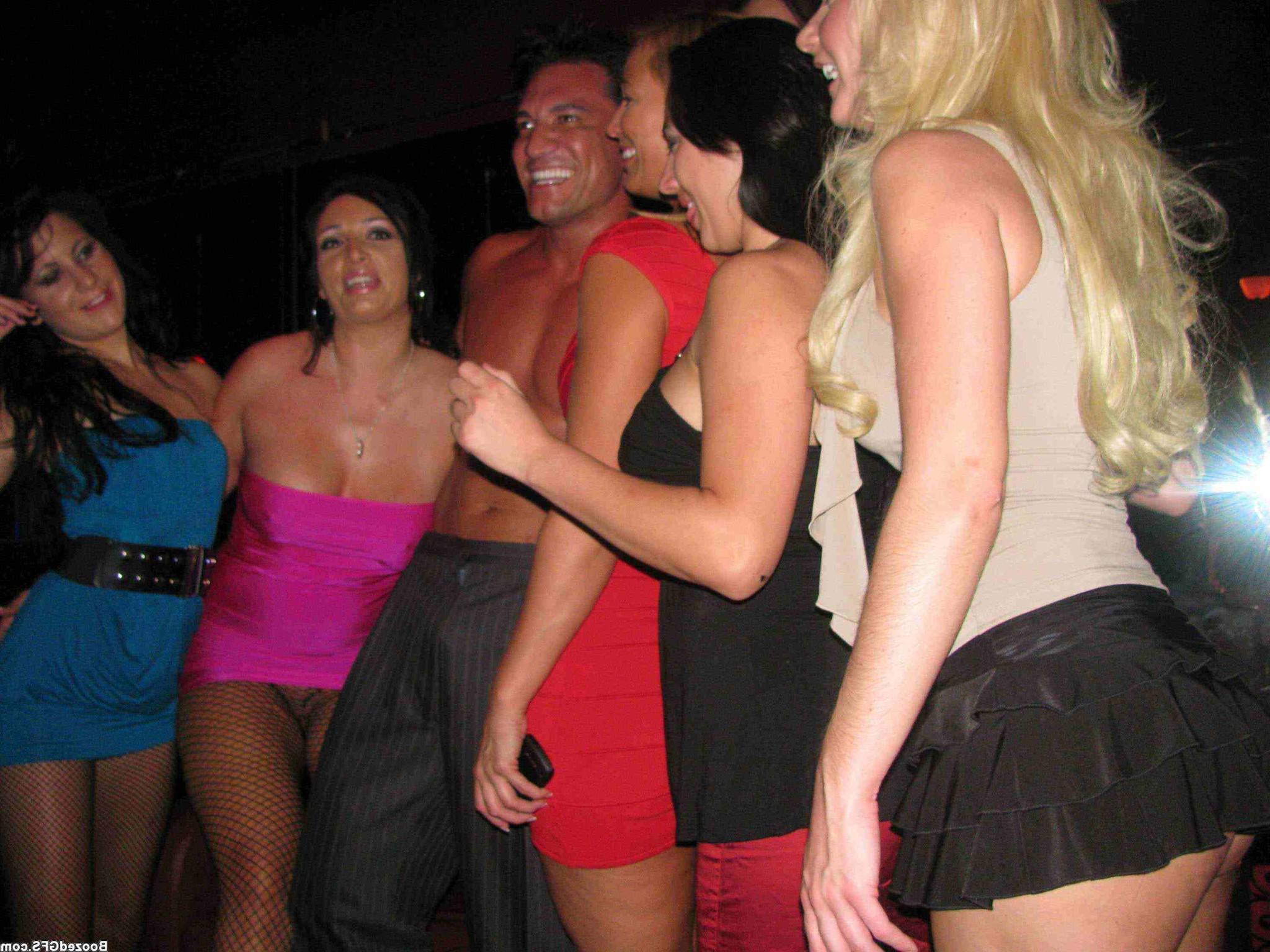 16P Horny male strippers with big cocks screwing chicks on party