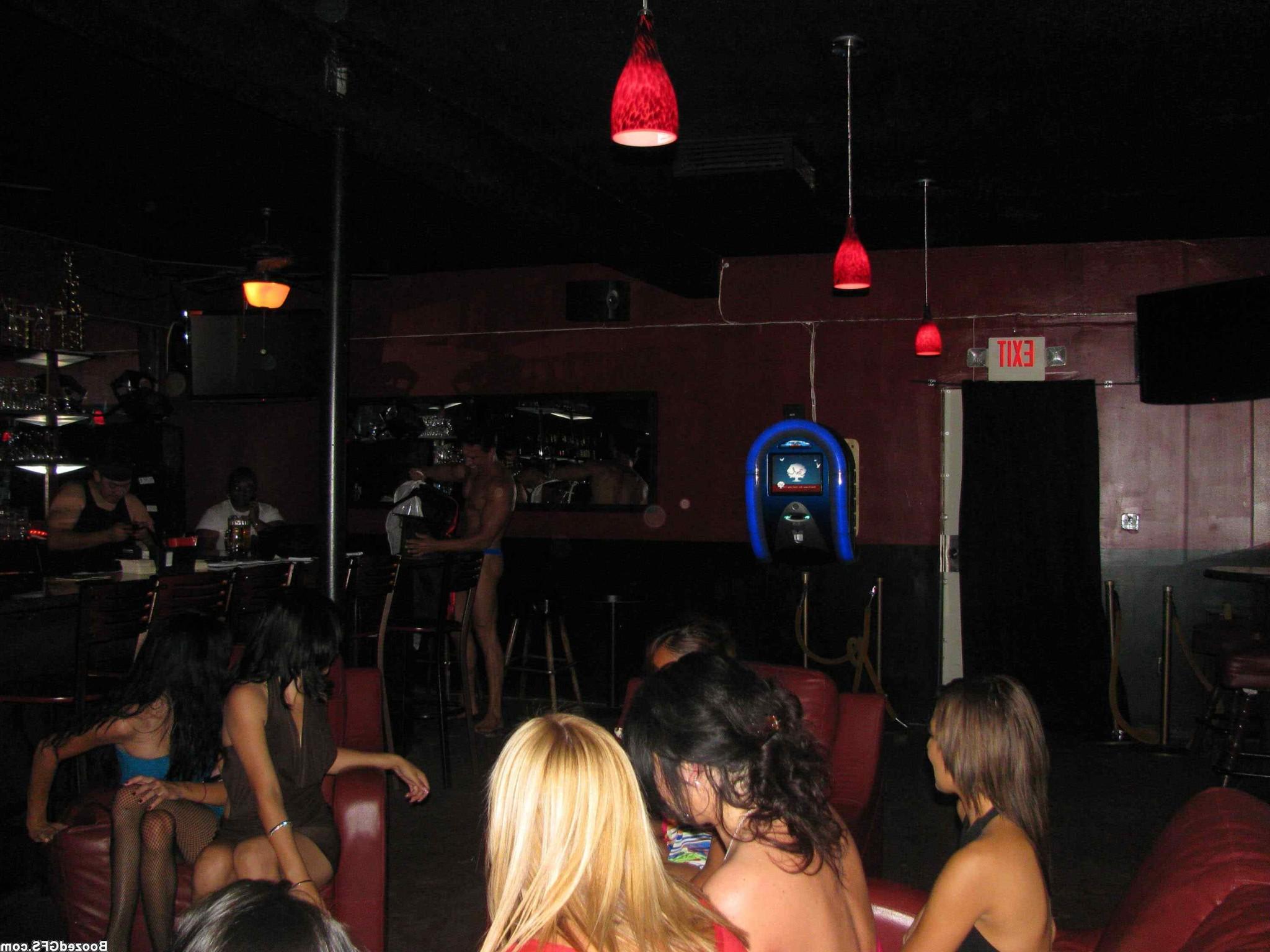 16P Horny male strippers with big cocks screwing chicks on party