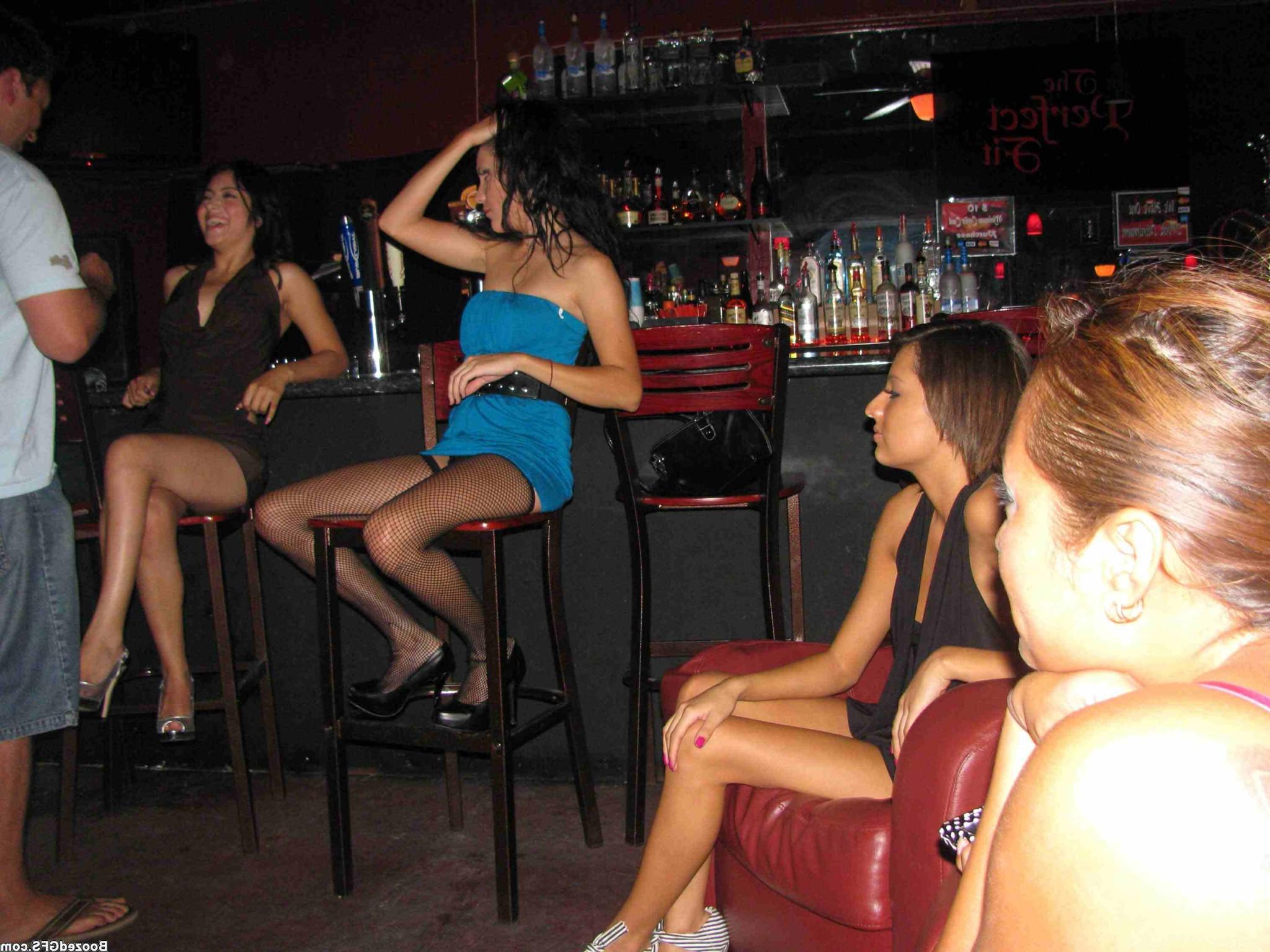 16P Horny male strippers with big cocks screwing chicks on party