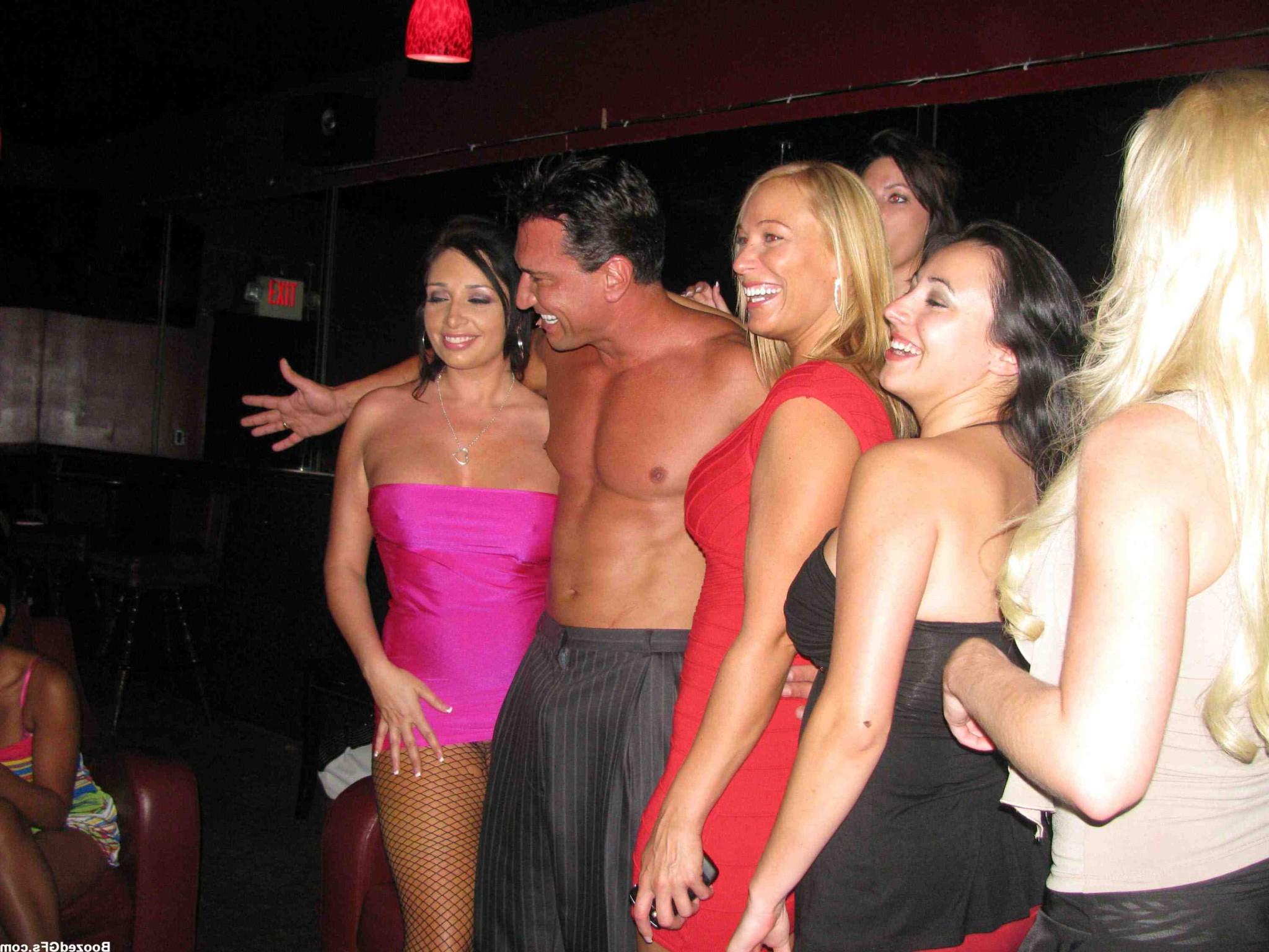 16P Horny male strippers with big cocks screwing chicks on party