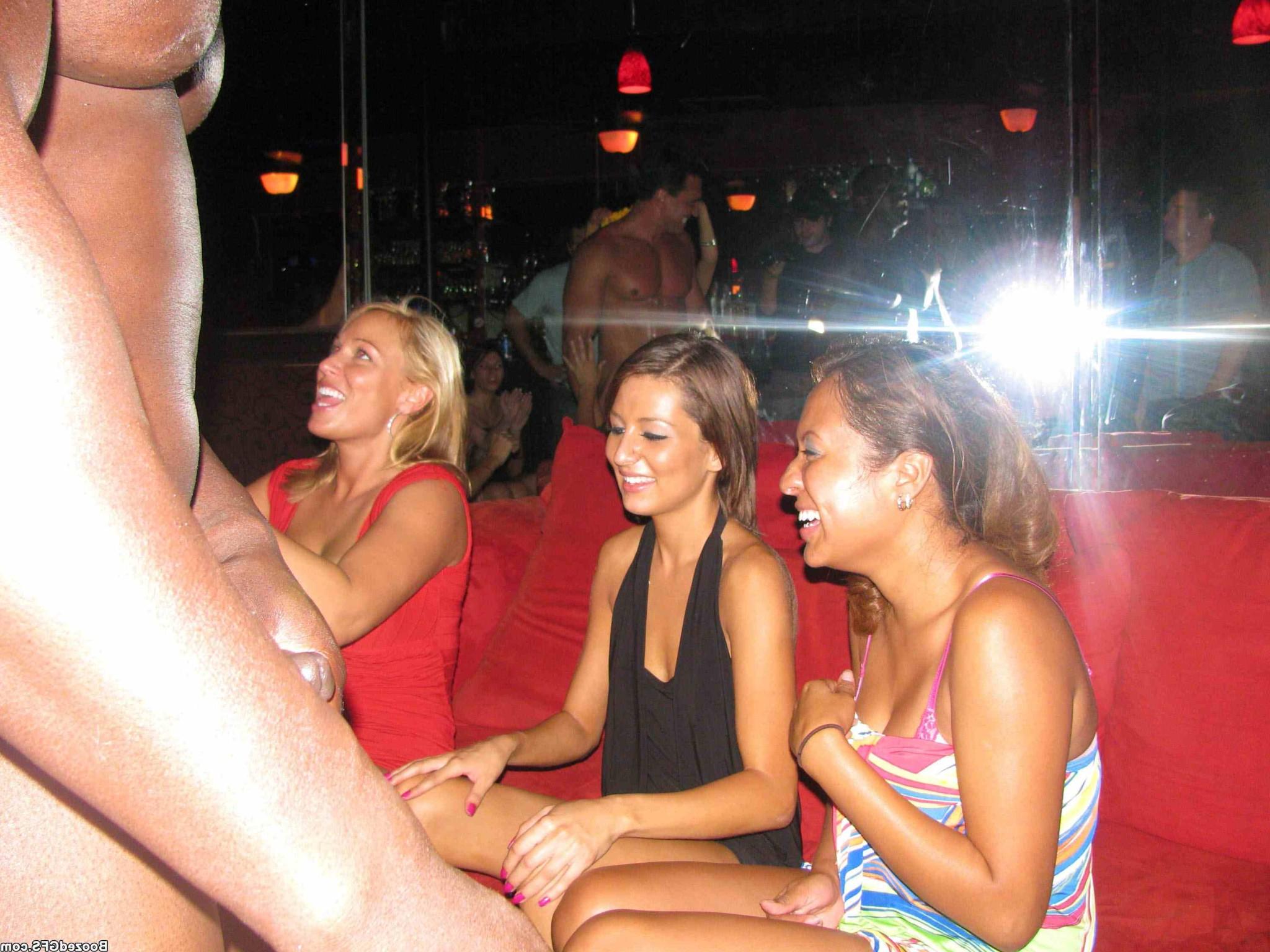 16P Horny muscular male stripper seducing drunken party girls