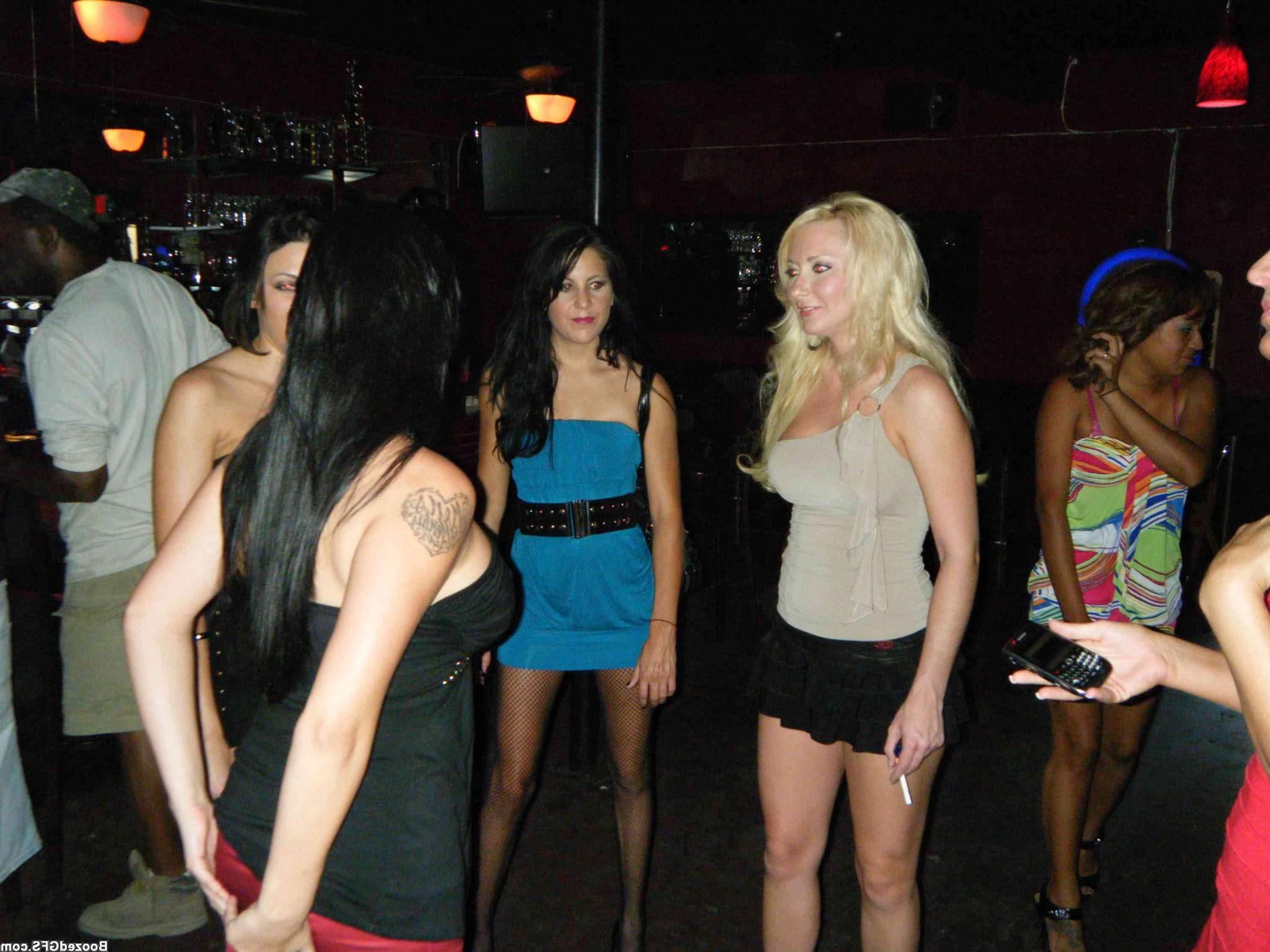 16P Horny muscular male stripper seducing drunken party girls