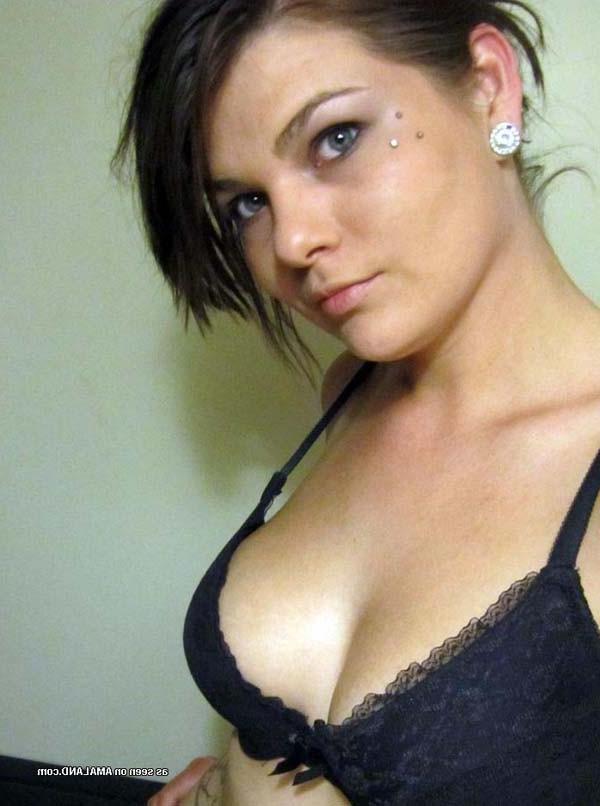 14P Busty amateur emo girlfriend stripping naked