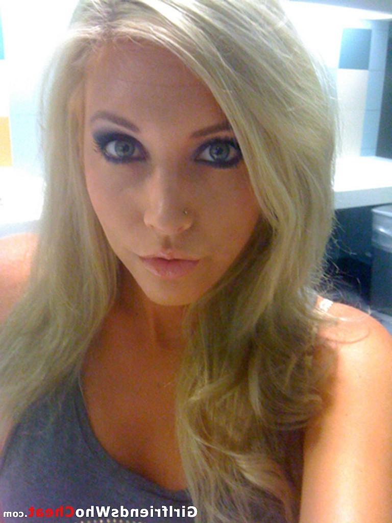 15P Samantha Saint  Self Shot