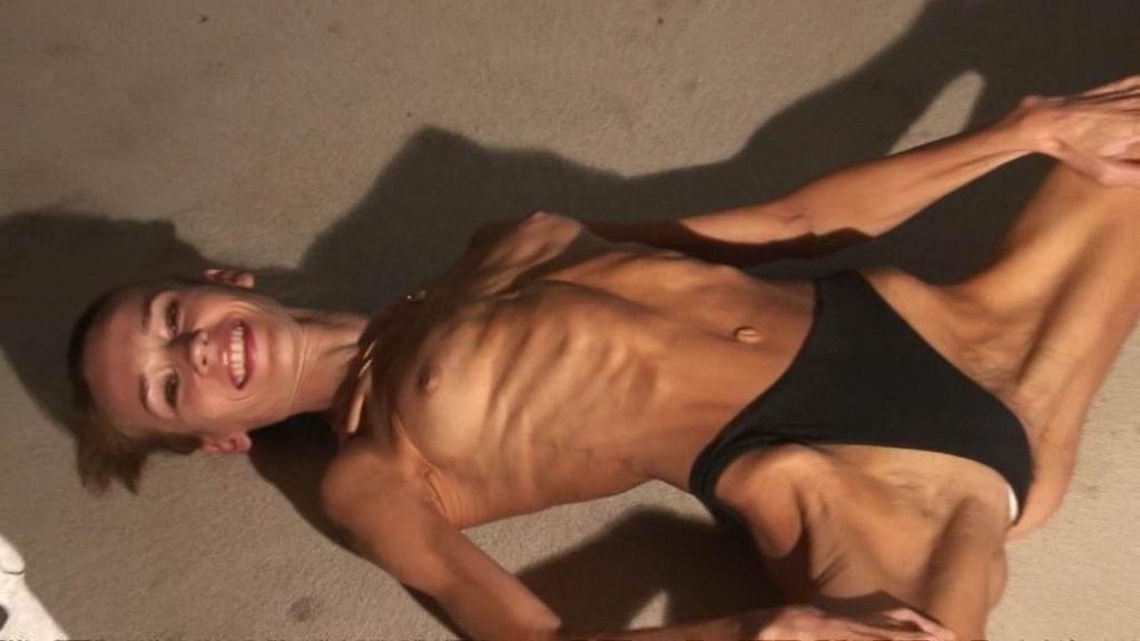 16P anorexic girl posing for food