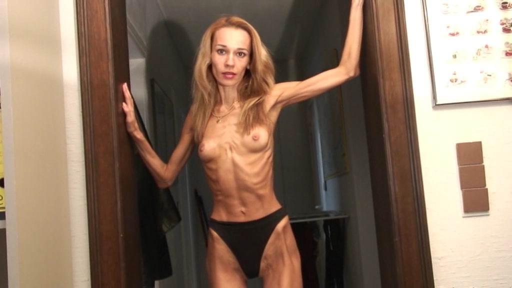 16P anorexic girl posing for food