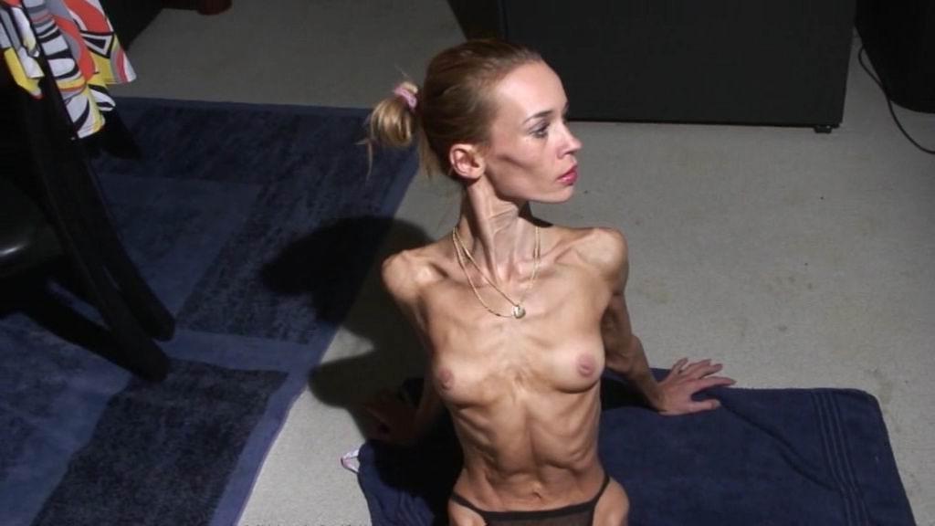16P anorexic girl posing for food
