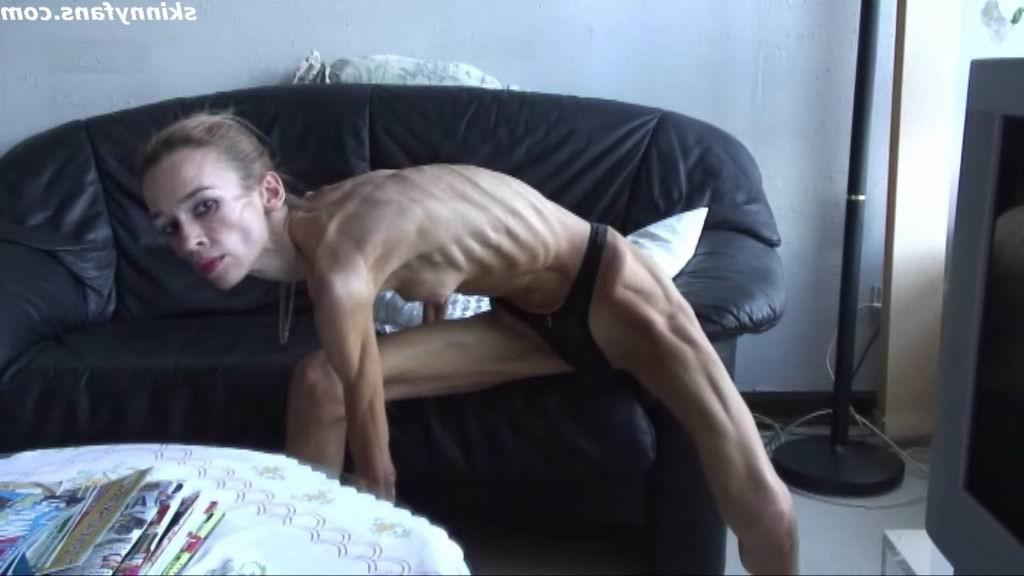 16P anorexic girl posing for food
