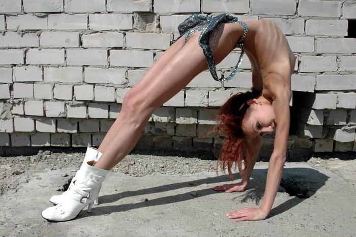 16P extremely skinny girl shows off her flexible body