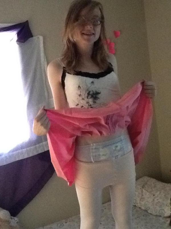 10P Teen TS Riley Kilo wearing diapers to catch her piss from her trap cock