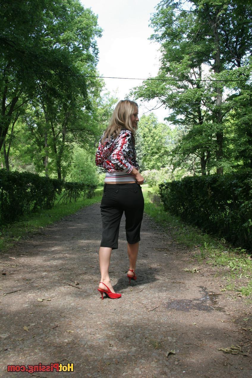 15P Young blondie with long hair has a piss in the middle of a park road