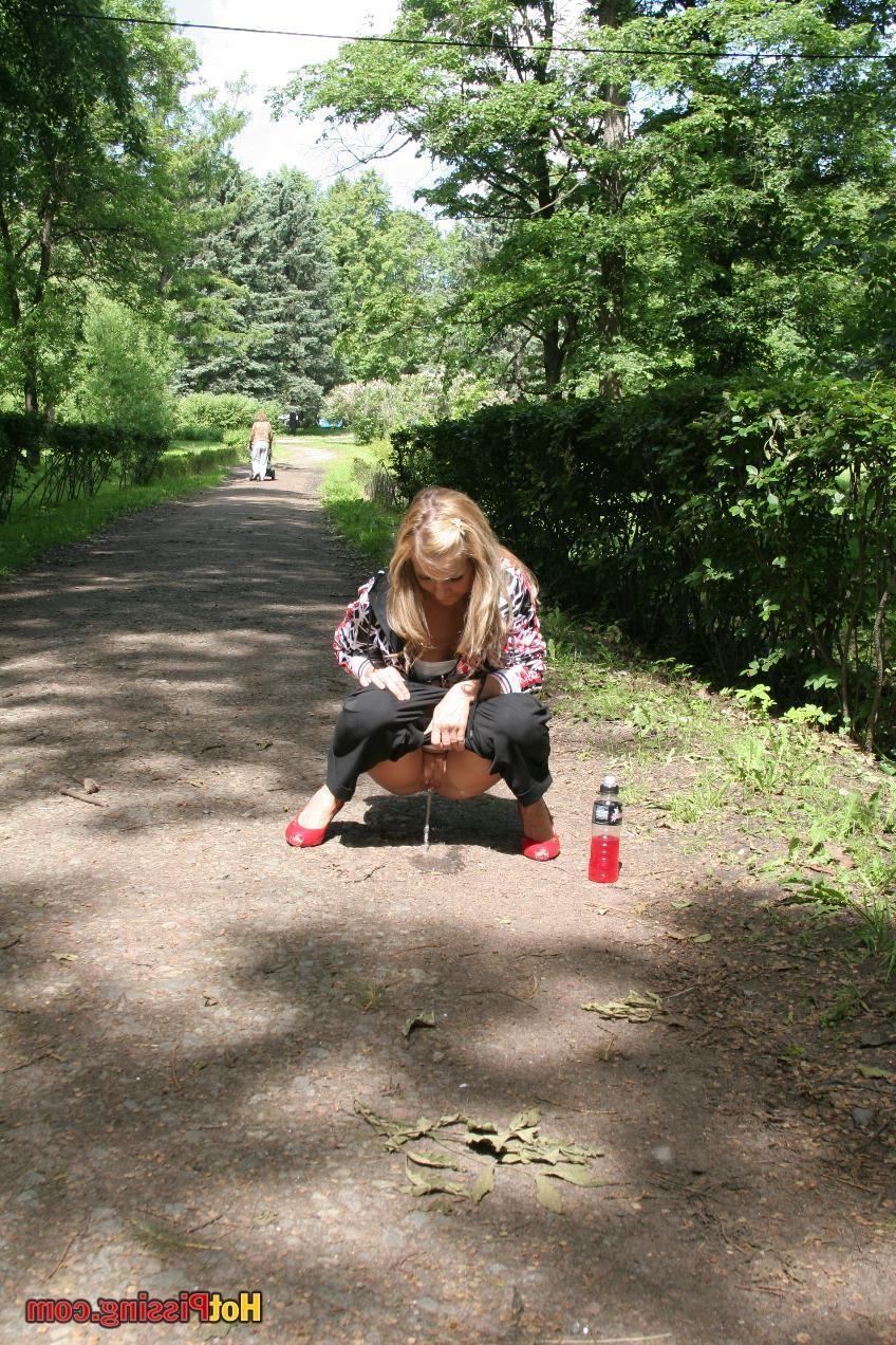 15P Young blondie with long hair has a piss in the middle of a park road