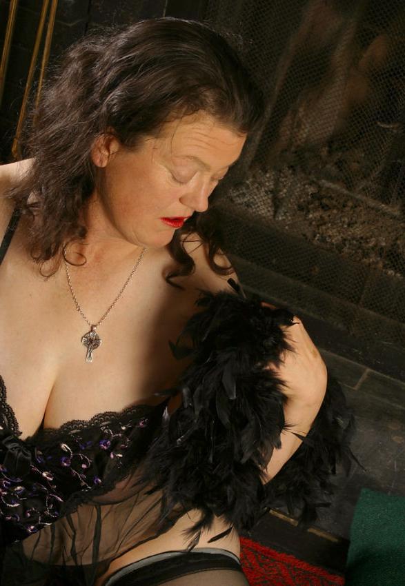15P Chubby busty granny toying pussy