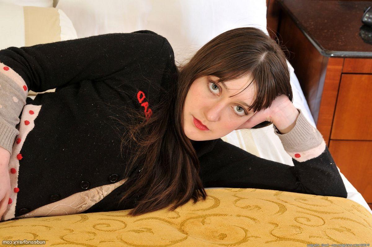 15P Hairy natural teen peels panties down on bed