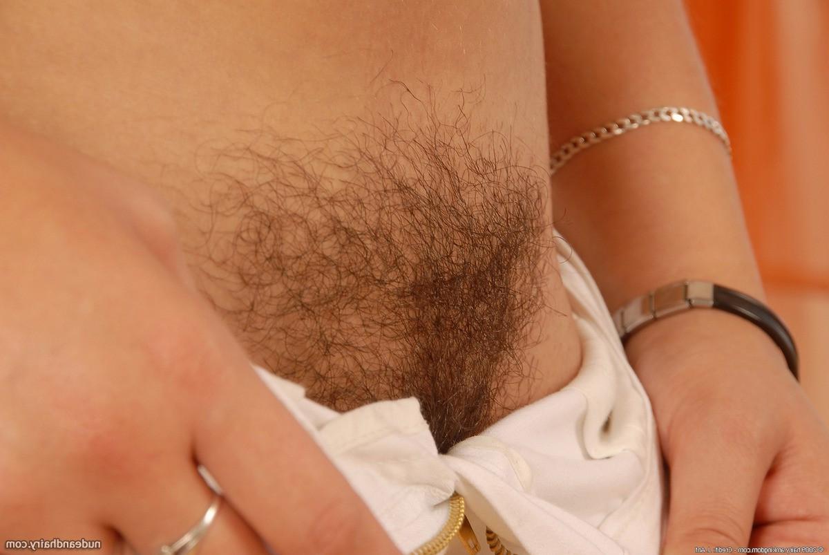 15P Hairy amateur teen toying unshaven snatch