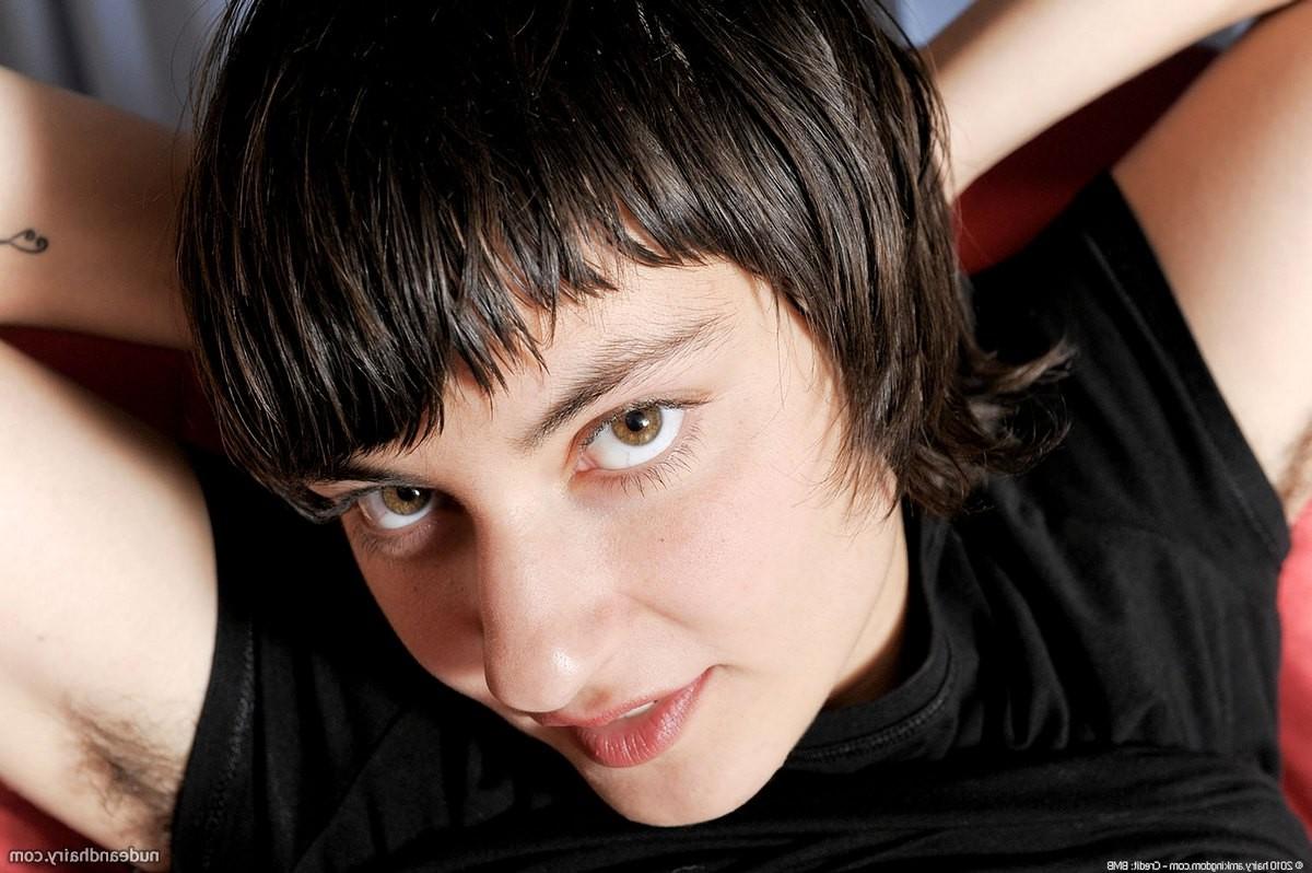15P Hairy amateur teen Ceejay spreading snatch