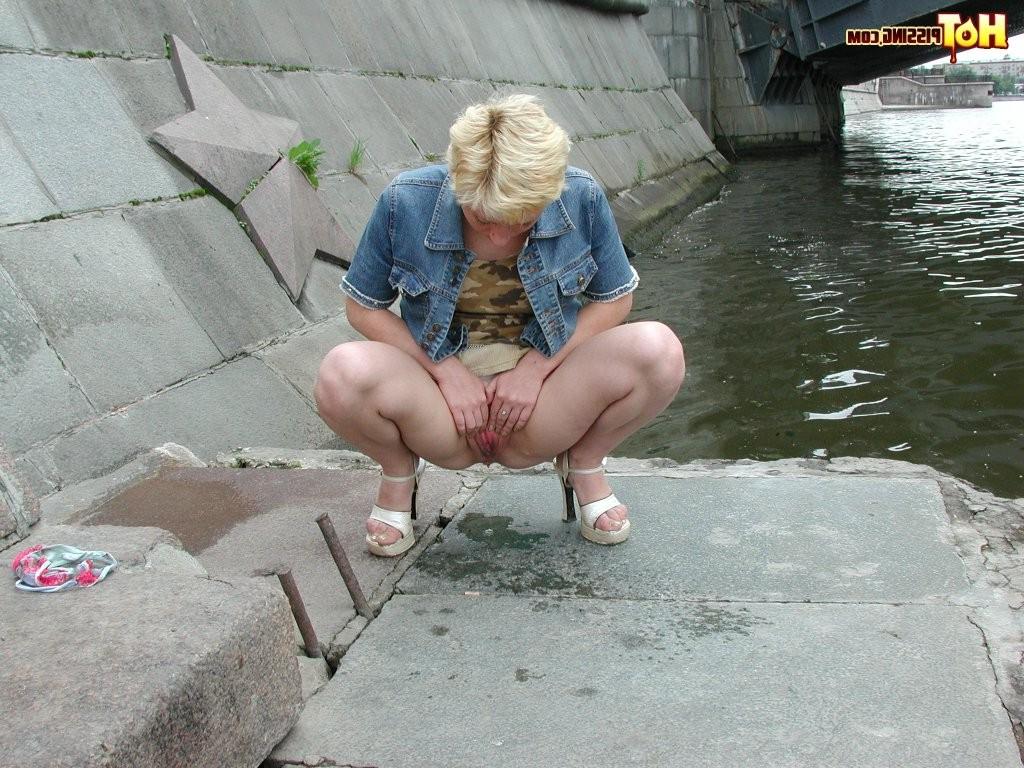 15P Adventurous blondie enjoys urinating and pussy spreading riverside