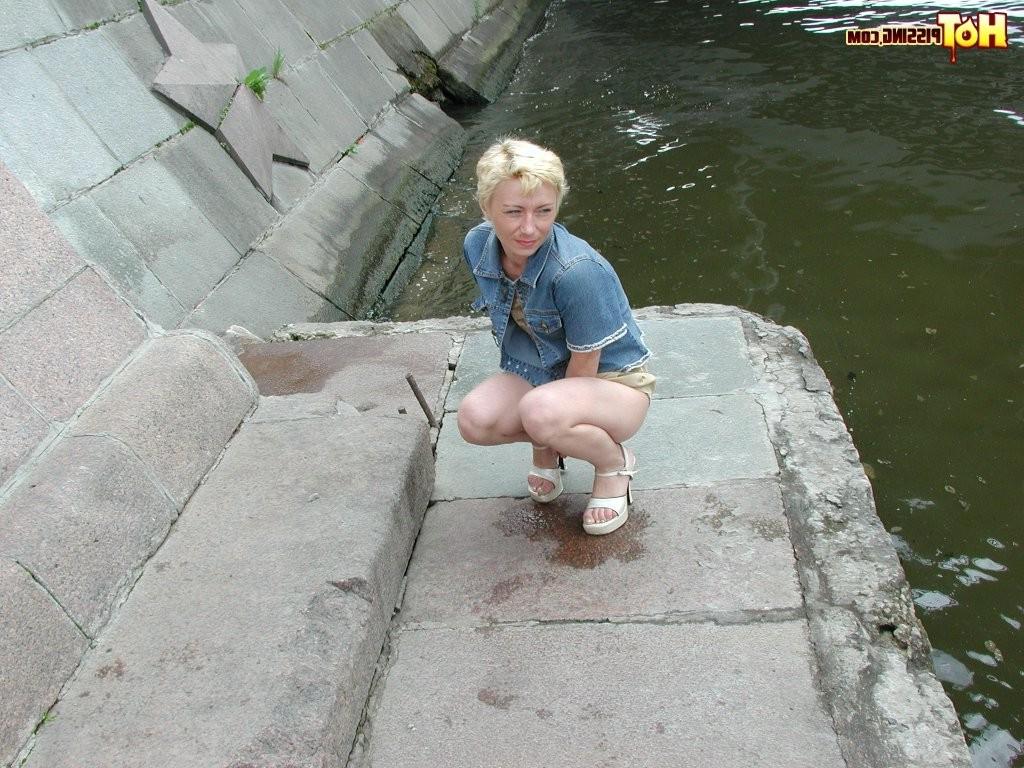 15P Adventurous blondie enjoys urinating and pussy spreading riverside
