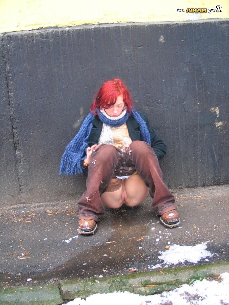 15P Naughty redhead does a slash and wipes her pussy behind a building