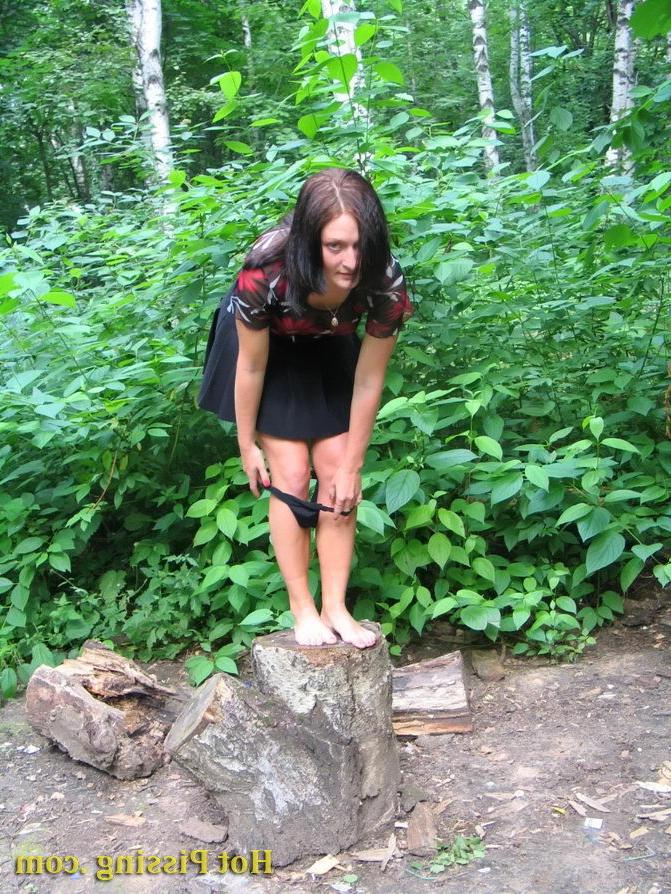 15P Naughty brunette climbs on a stub to empty her bladder with pleasure