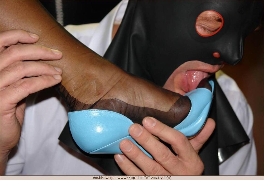 12P Two nasty ladies get their nylons cummed on private party