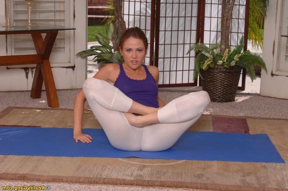16P Sindee Jennings is hot and flexible