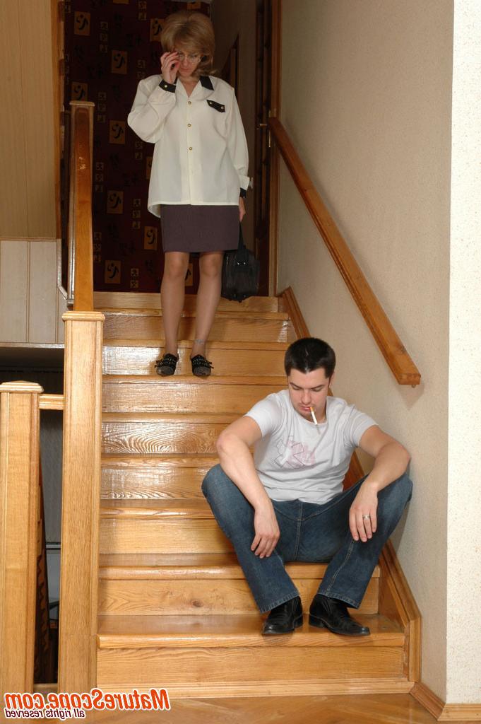 15P Young guy seduced sexual mature woman at house