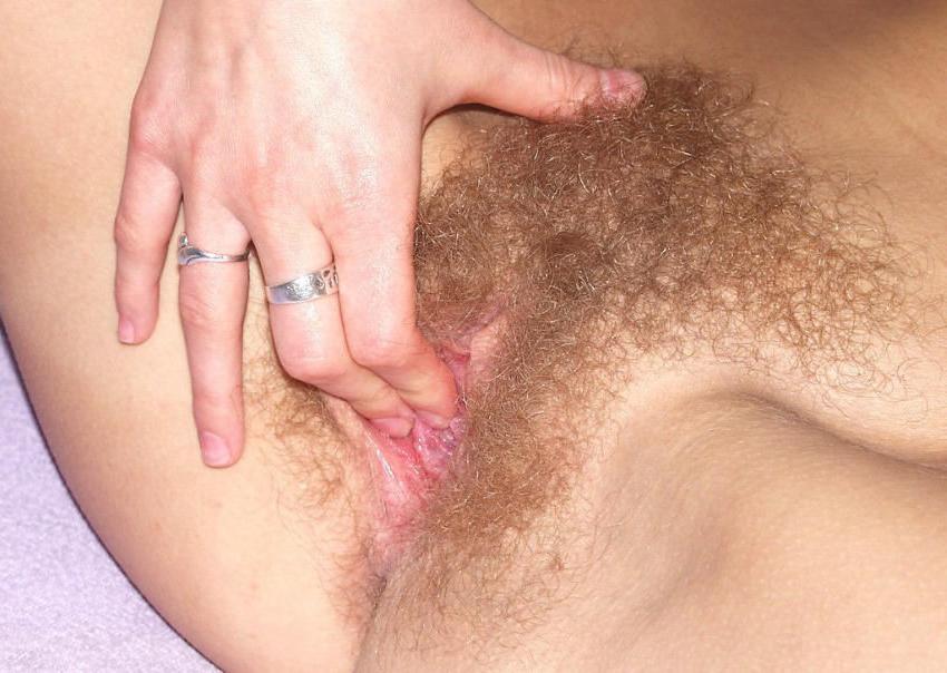 15P Amateur teen exposing her hairy pit