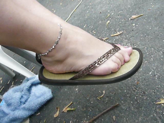 5P Foot fetish babe