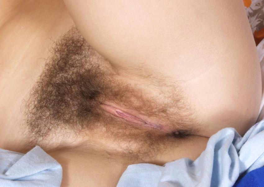 15P Busty amateur showing hairy armpits