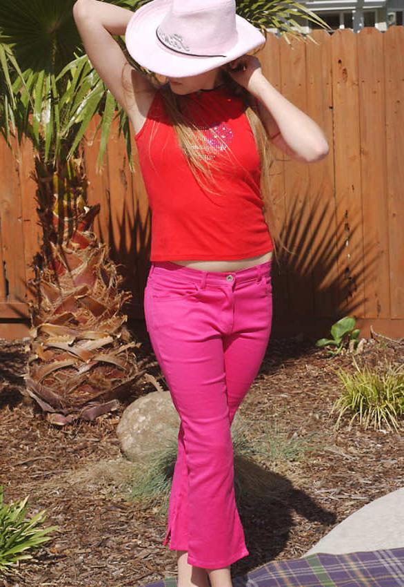 15P Sweet teen shows hairy teen outdoor