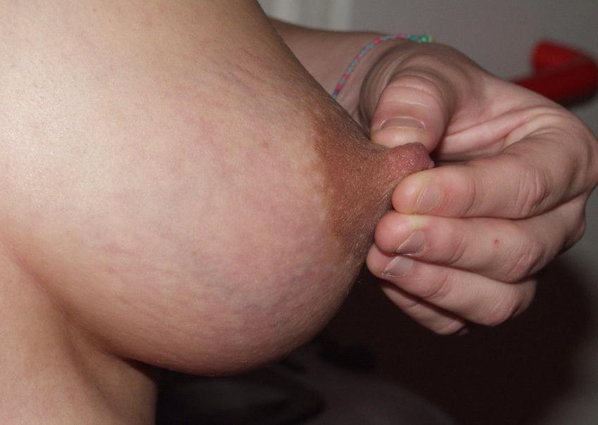 20P Preggo blonde spreading on the desk