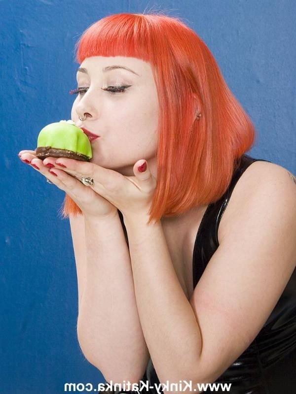16P Latex girl gets messy with food