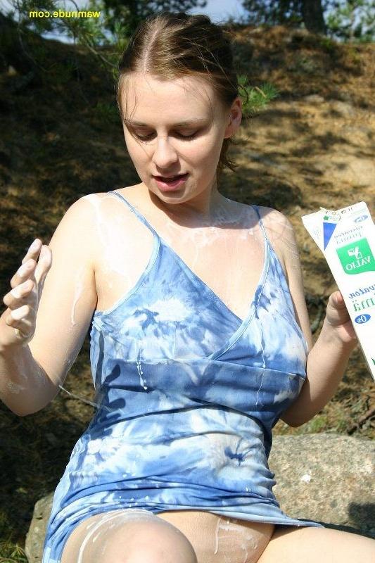 20P Sexy girl pouring yogurth on her big tits