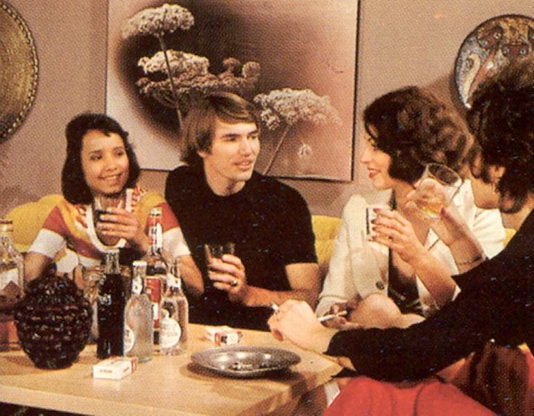 16P Lucky guy fucking three experienced retro pussies