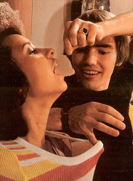 16P Lucky guy fucking three experienced retro pussies