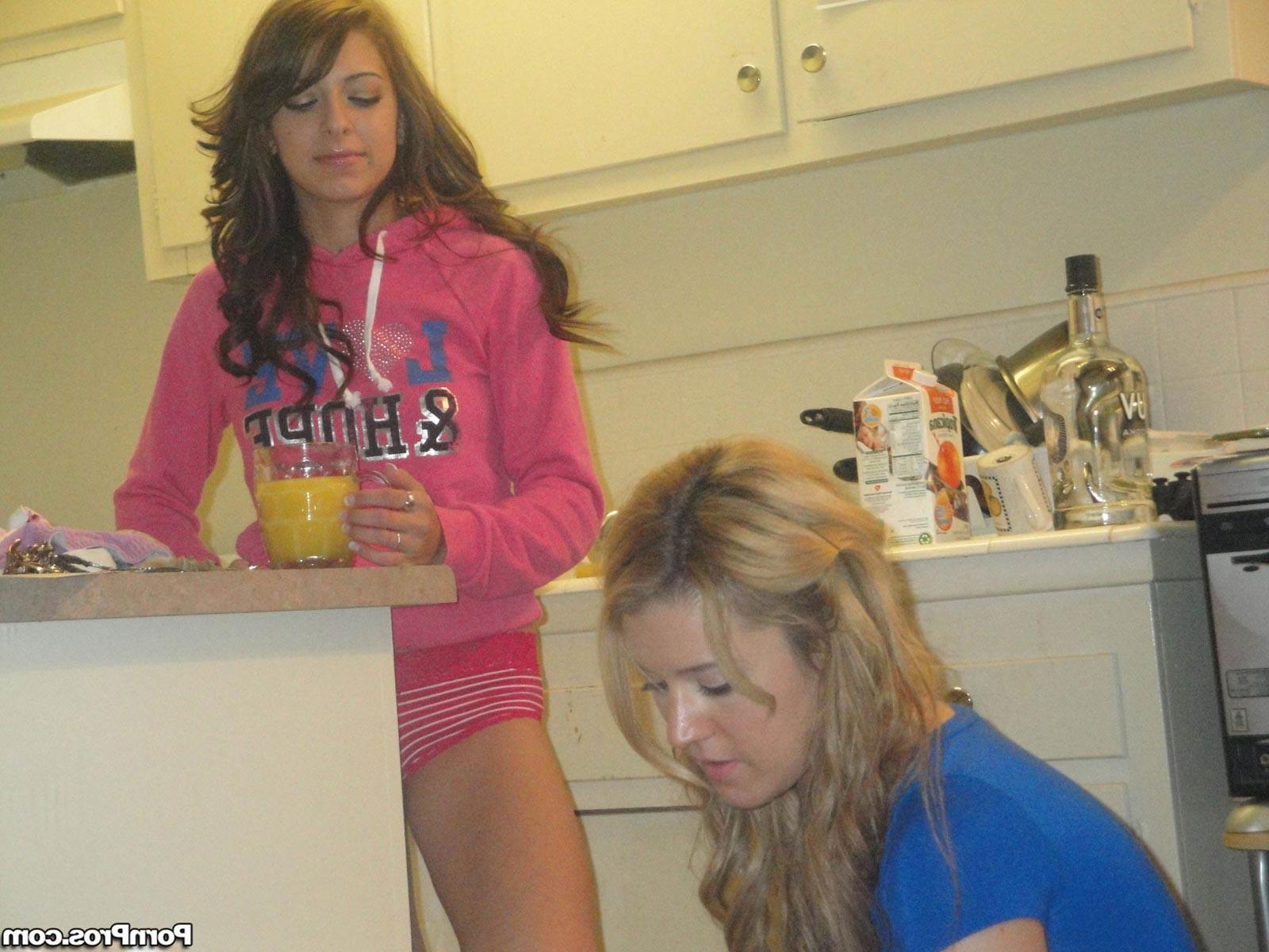 20P Teen girlfriends fuck one guy